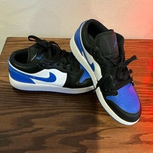 EUC- Jordan 1 Low "Black/Royal Toe" Sneakers - Size 6.5 Youth